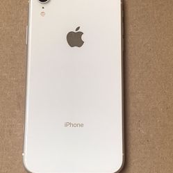 iPhone XR White 64gb for Sale in Indio, CA - OfferUp