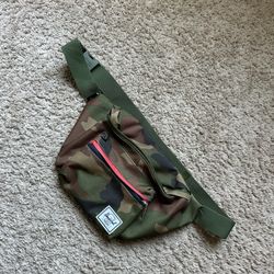 Herschel supply Brand New Camo Fanny Pack 