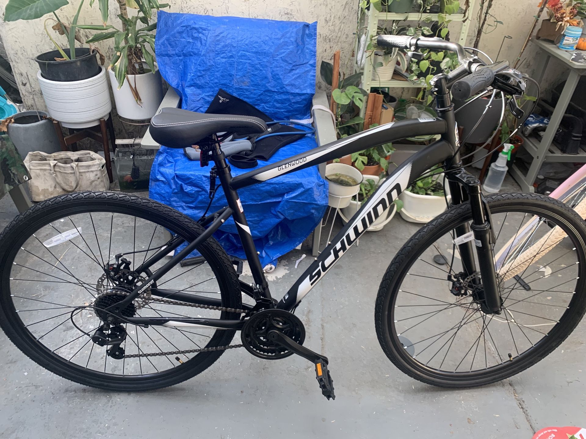 SHWINN glenwood hybrid bike