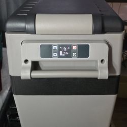 Like new 45 qt. euhomy Rover H1 car refridgerator