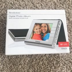 Brookstone Digital Photo Album