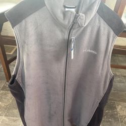 New Men’s Columbia fleece Vest
