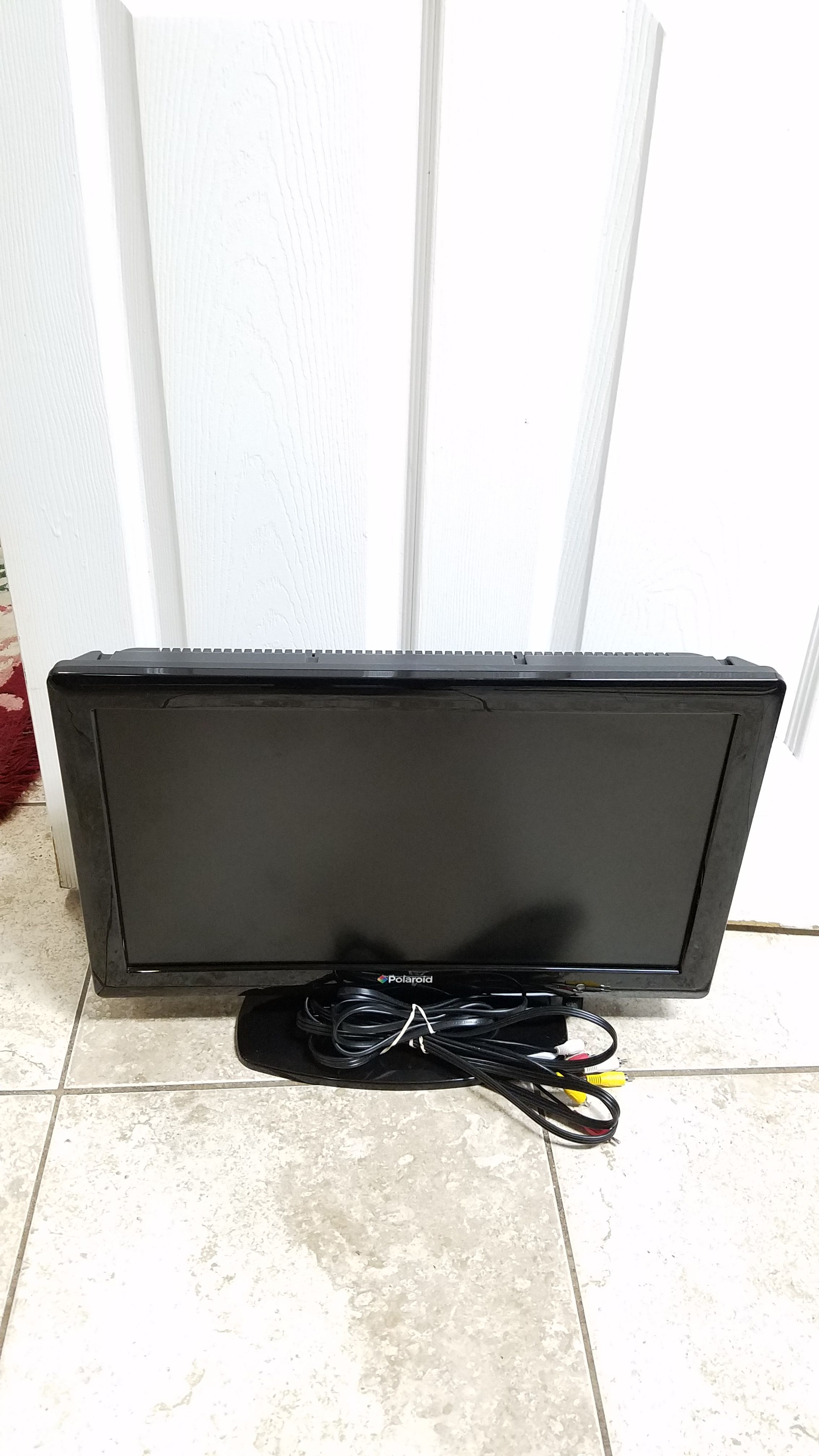 Polaroid TDAC-02212 Widescreen 22" Class 720p 60hz LCD HDTV/DVD Combo,