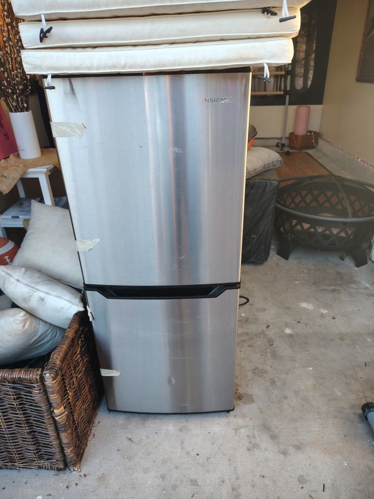 Insignia Medium Mini Fridge