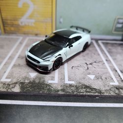 MINI GT 1/ 64 GT-R NISMO R35