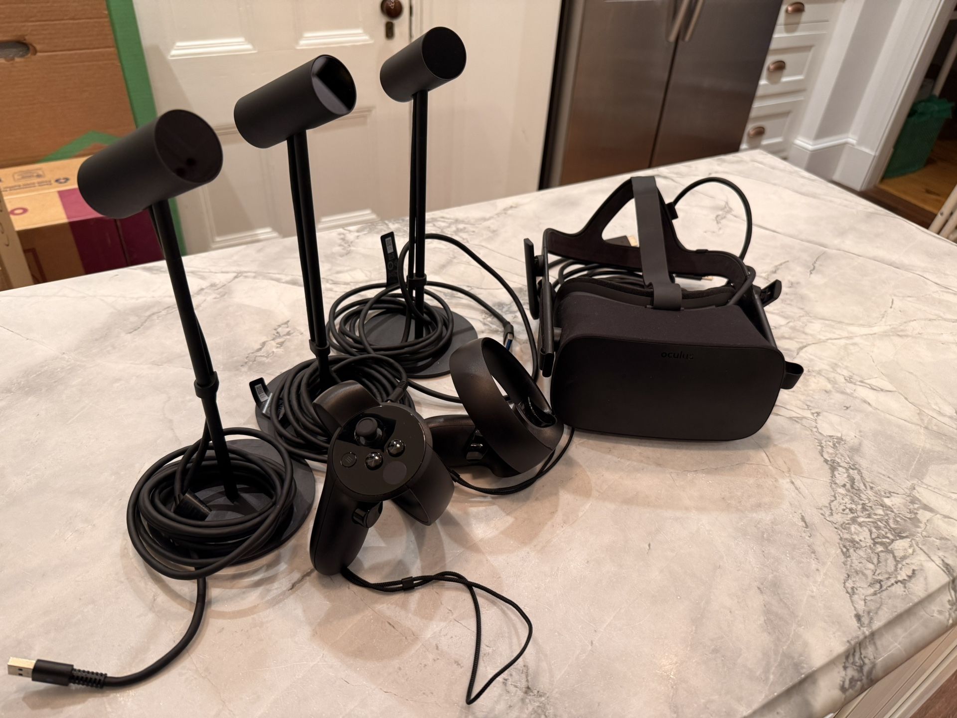 Oculus Rift + 3 Room Sensors + Controllers (Model C4-A)