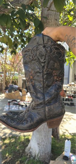 Women’s vintage cowgirl boots size 8
