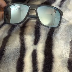 Blue Oakley Leffingwell