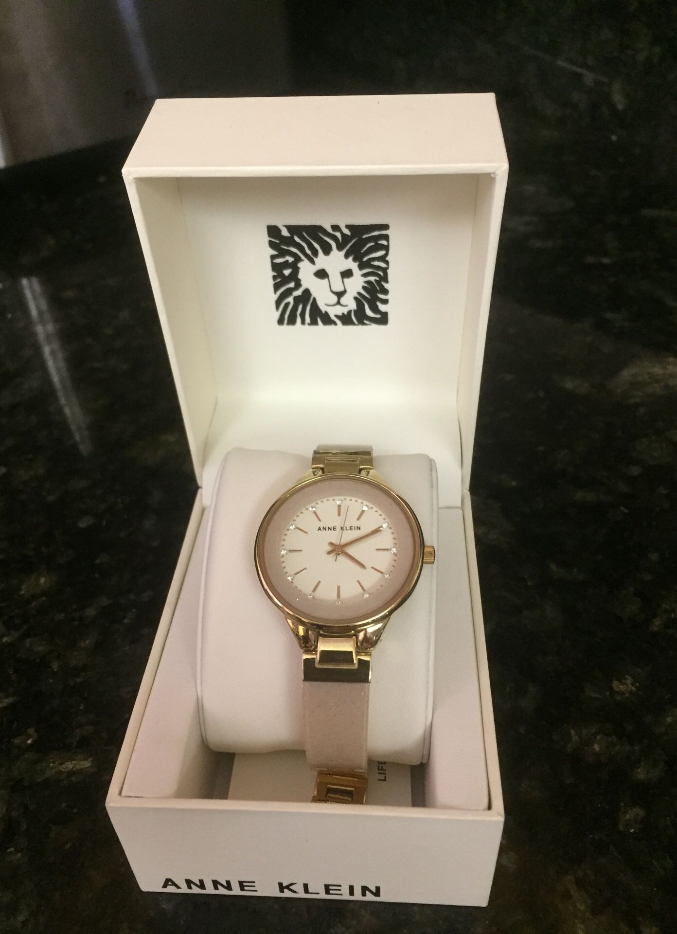 ANNE KLEIN (NIB)