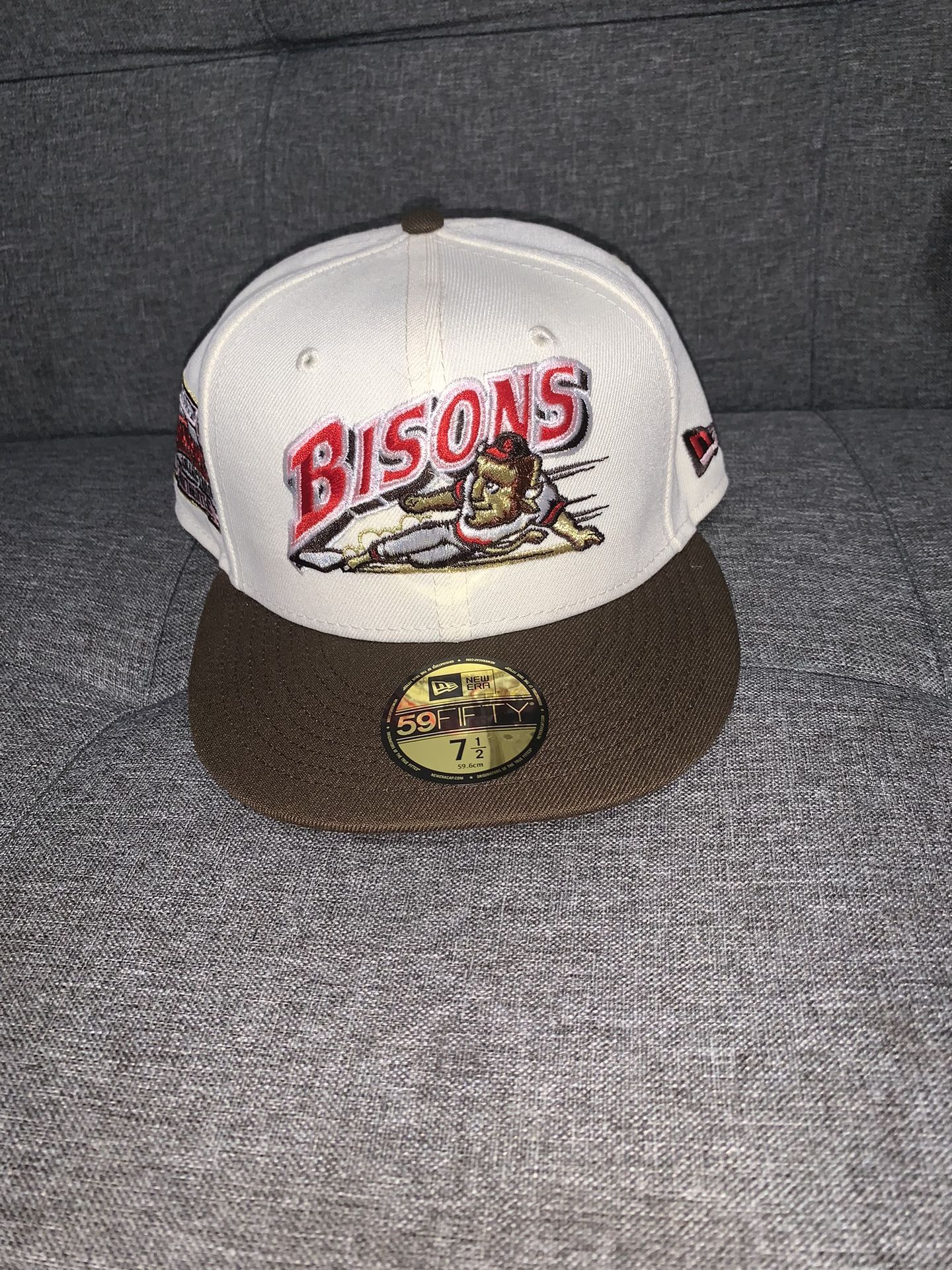 Bisons Hat MLB Brand New Never Been Worn 7 1/2 New Era