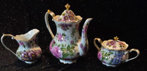 Royal Cotswolds in the "English Tradition" porcelain tea set