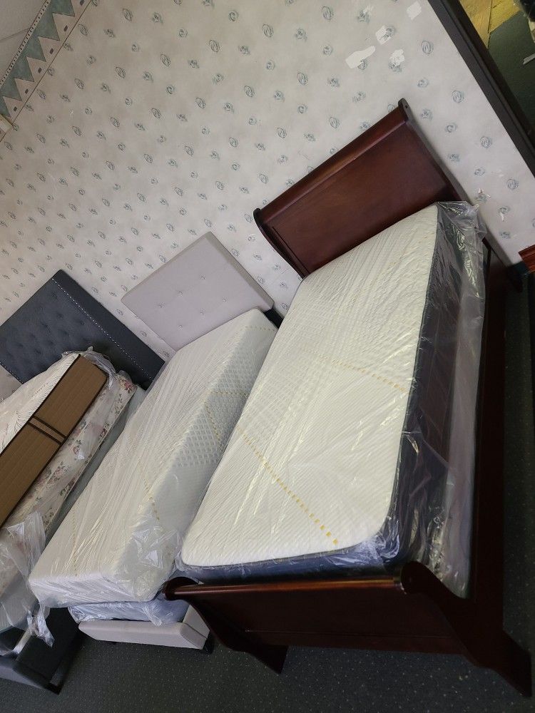 Camita Twin size muy bonita en madera sólida color café colchón Memory foam asolo 299 supereconómica nuevecita se la llevamos hasta la comodidad de su