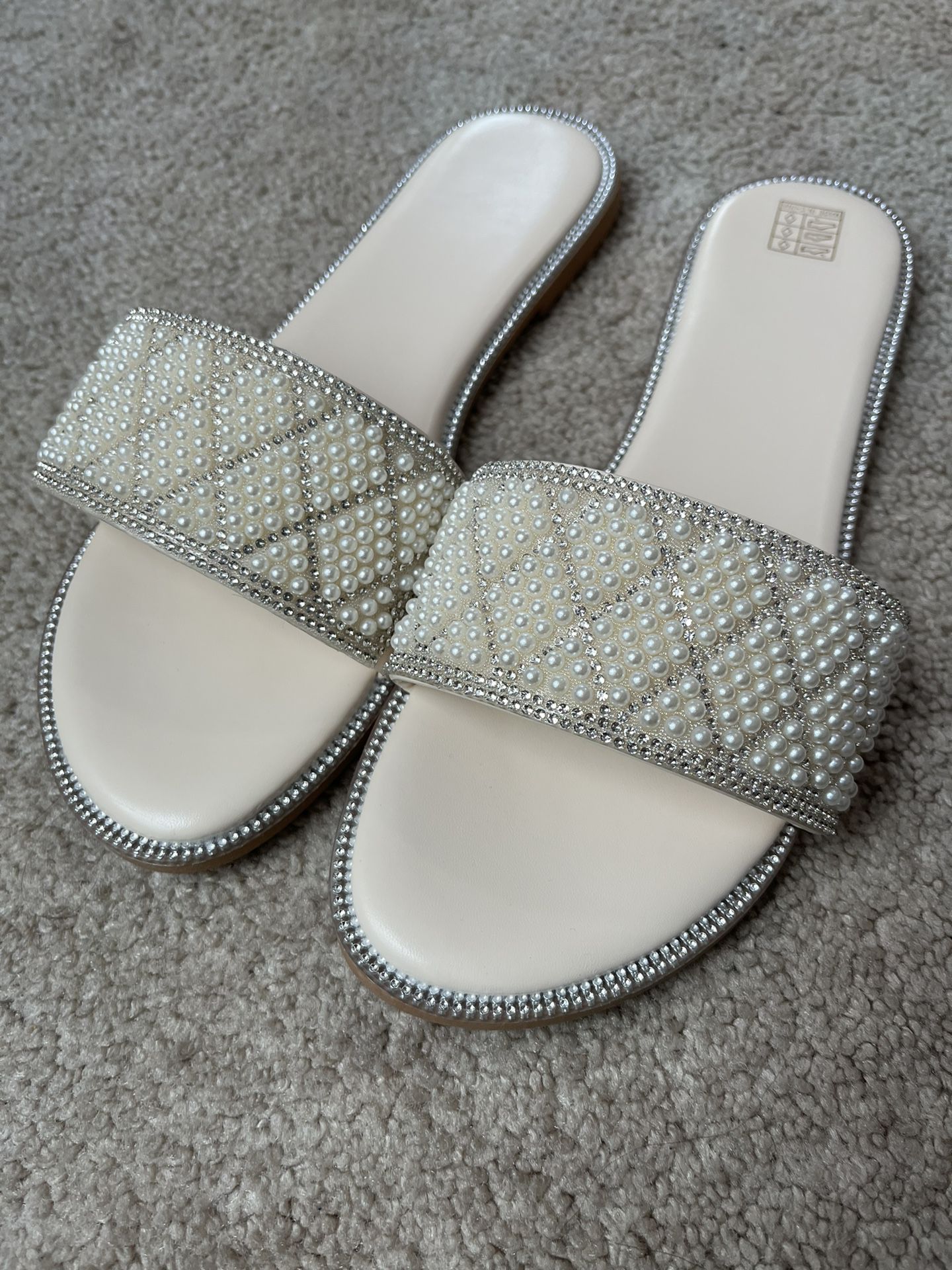 Pearl Women’s Sandals Size 8.5