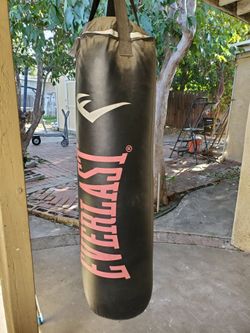 Everlast Heavy Punching Bag 100 Lbs sand filled 4ft