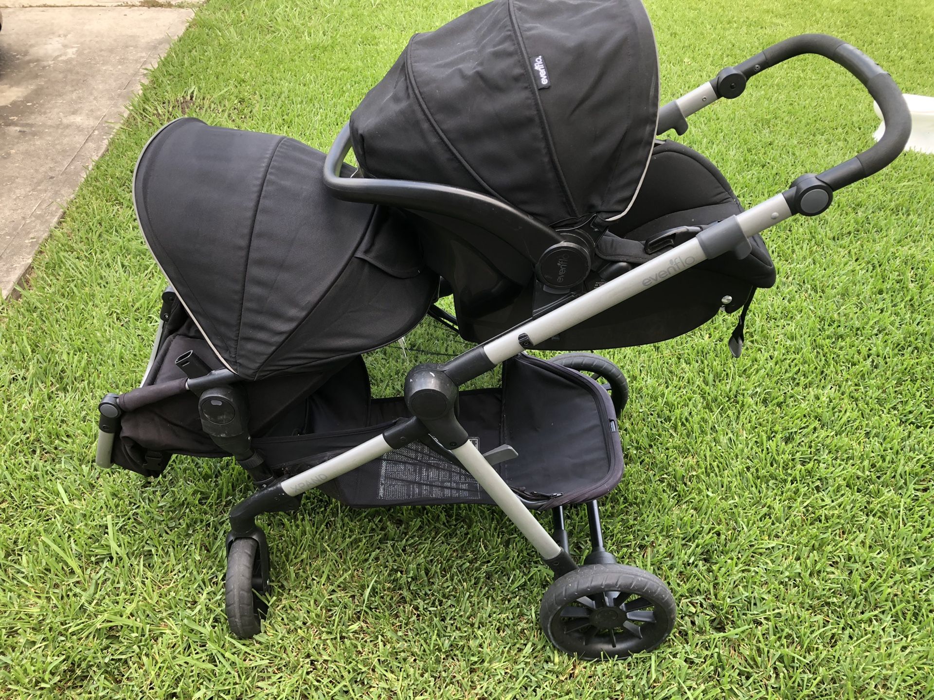 Evenflo Pivot Xpand stroller system with car seat