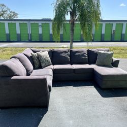 Grey Sectional • DELIVERY AVAILABLE 