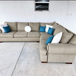 Sectional Couch Great Condition Super Clean And Comfy