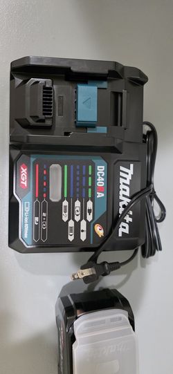 Makita Rapid Charger And Makita 40V Battery 5.0ah