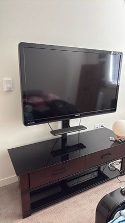 Tv / Entertainment center