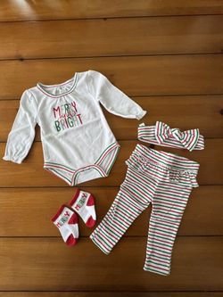 Baby’s Christmas Outfit 