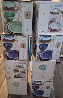 The Pioneer Women 12-Piece Dinnerware Set 