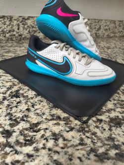 Nike Jr. Tiempo Indoor Soccer Shoes