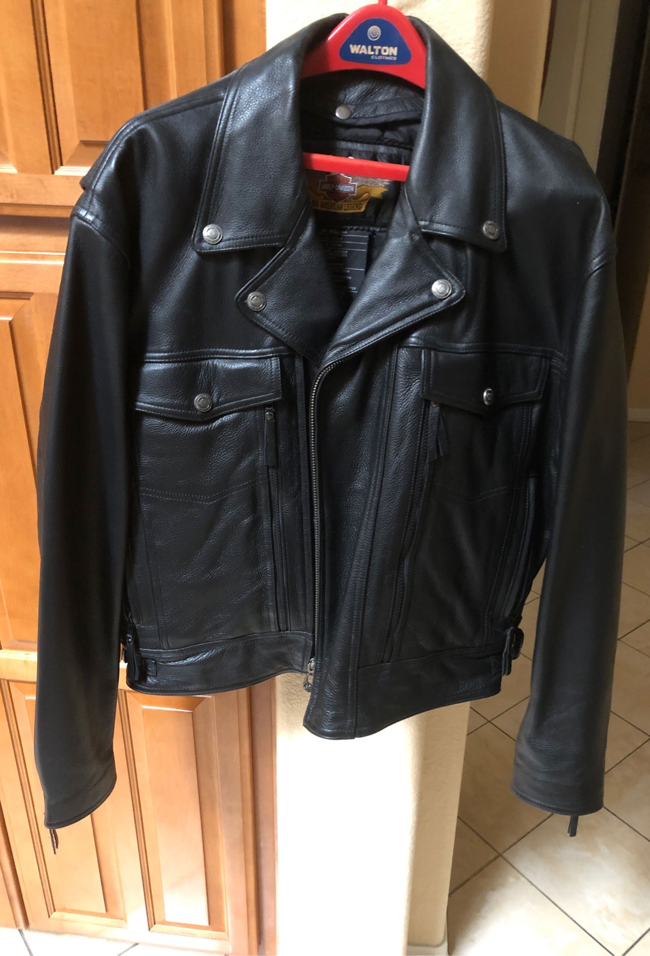 Leather Motorcycle jacket XL snap out lining. Like New
