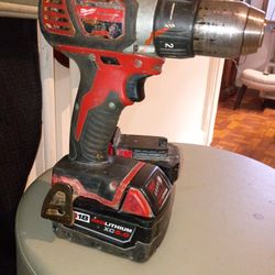 Milwaukee 18 v drill driver 2 battery