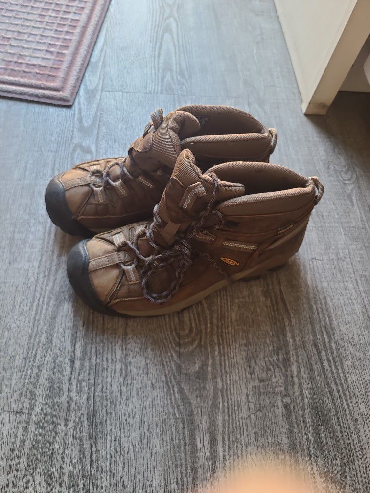 Keen Women Hicking Shoes Size 10