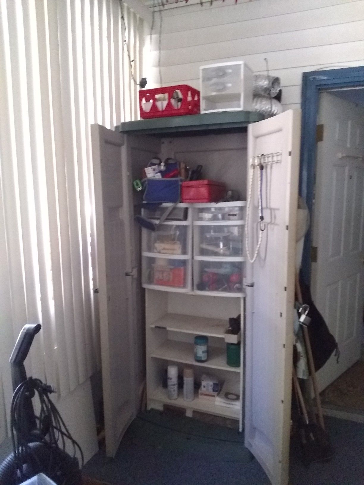 Lg tool cabinet