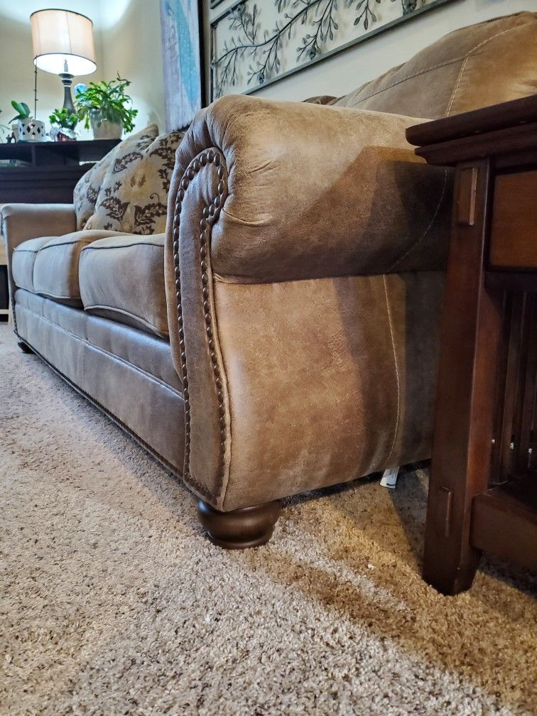 Leather couch for sale for Sale in Foristell, MO OfferUp