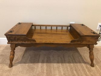 ETHAN ALLEN Heirloom Nutmeg Maple 42″ Accent Coffee / Cocktail Table 10-8580