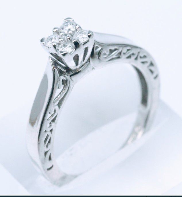 Diamond And White Gold Designer Ring-New10k 