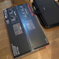 Pioneer XDJ-XZ Controller