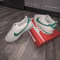 Size 11.5 Nike Cortez Sail Stadium Green
