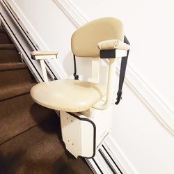 AmeriGlide Electric Stairlift