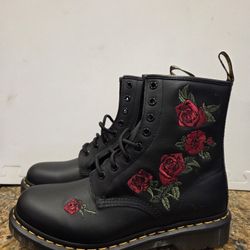 NEW Dr. Martens  1460 Vonda Boot Roses Black Womens