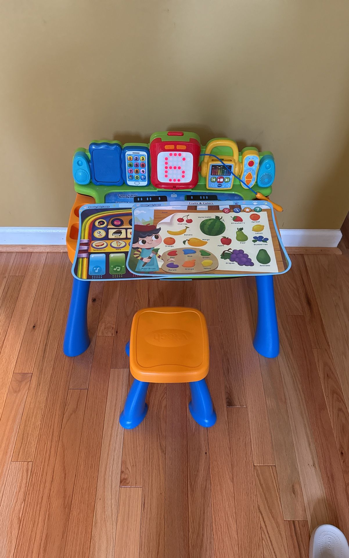 Vtech Kids Learning. Table Like New Condition