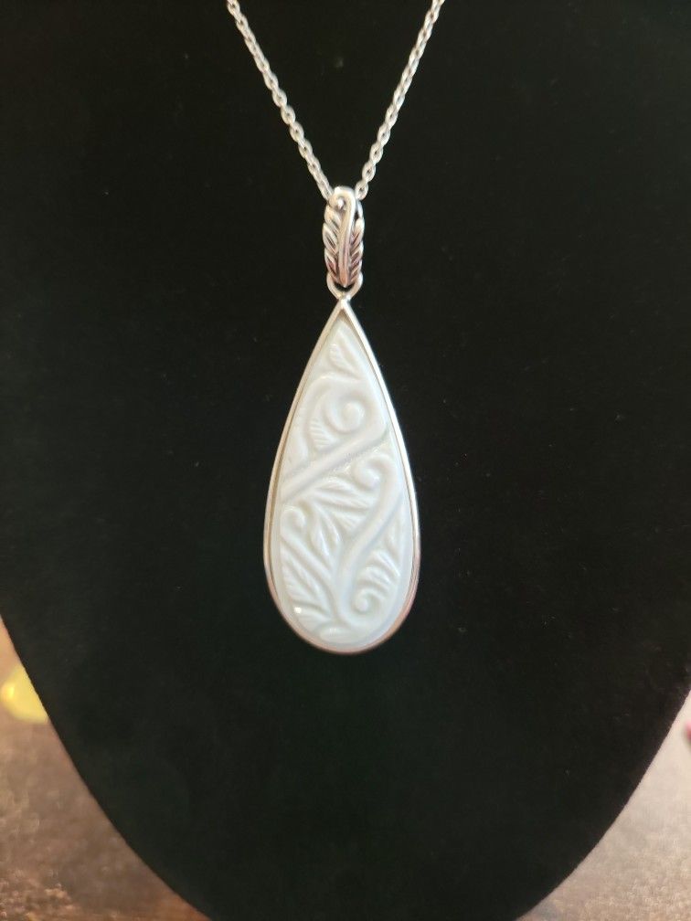 Vintage Sterling Silver Carved Jadeite Floral Pendant Necklace 24" Chain 1.75" Pendant F8