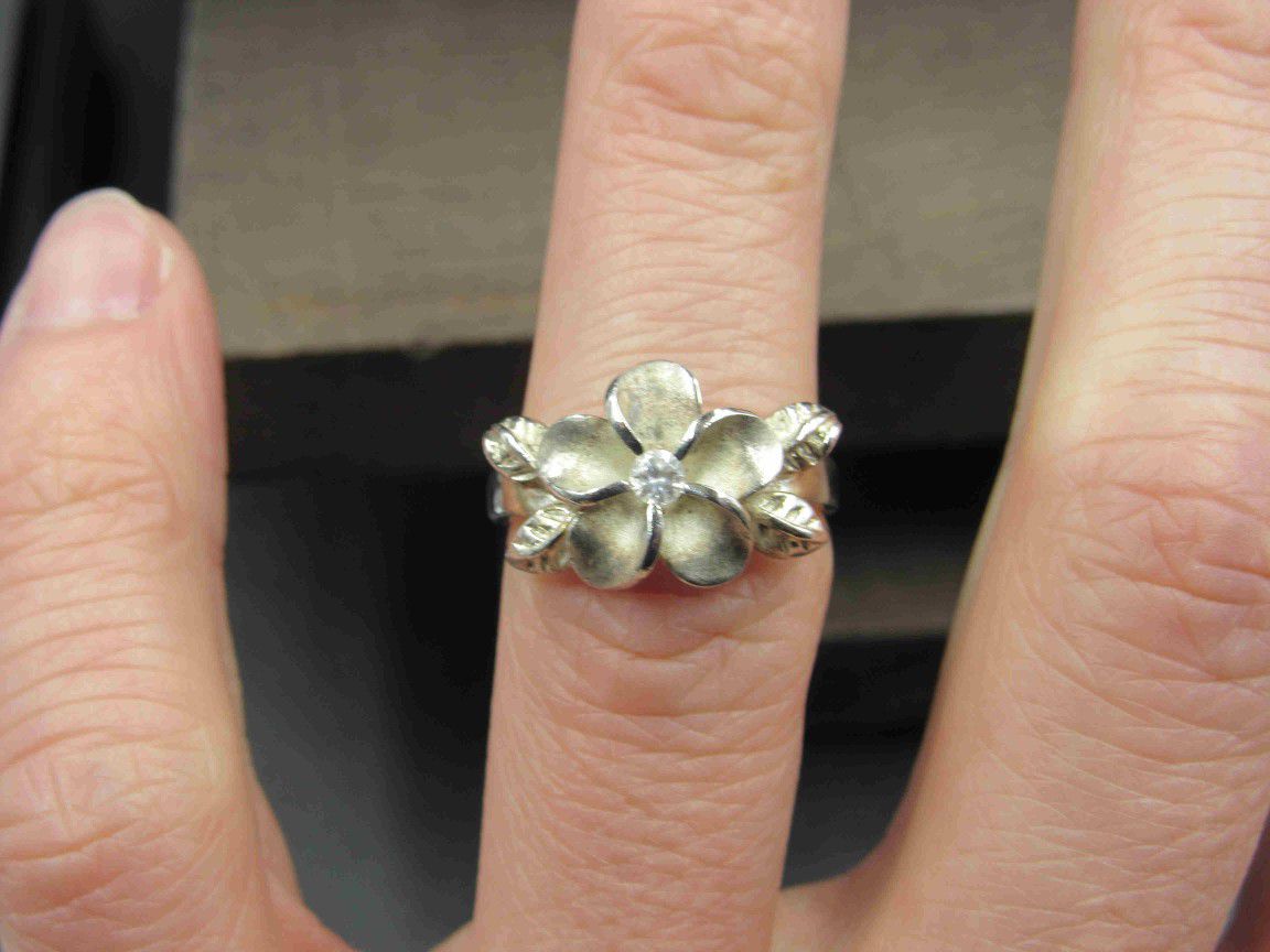 Size 6.25 Sterling Silver Tarnished Flower Clear CZ Stone Band Ring
