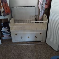 Crib With Large Drawer
