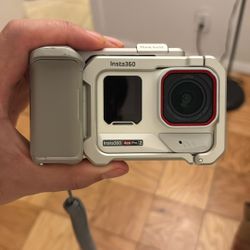Insta360 Ace Pro 2 Arctic White Limited Edition - Xplorer Bundle Moonlight Silver 8K Camera Co-Engineered with Leica, 1/1.3" Sensor, Dual AI Chip, Lea