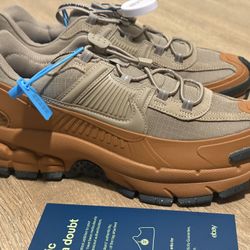 WINTERIZED ZOOM VOMERO ROAM WMNS “FLAX” 8.5”