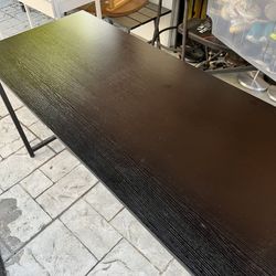 Black Desk