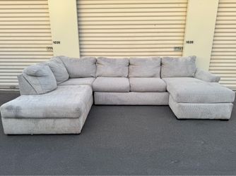 Light Gray Broyhill Sectional (WILL DELIVER)