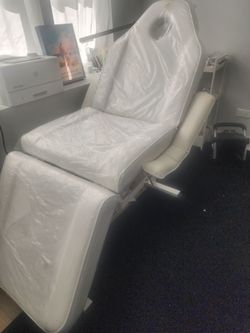 Lash tech  beds and supplies