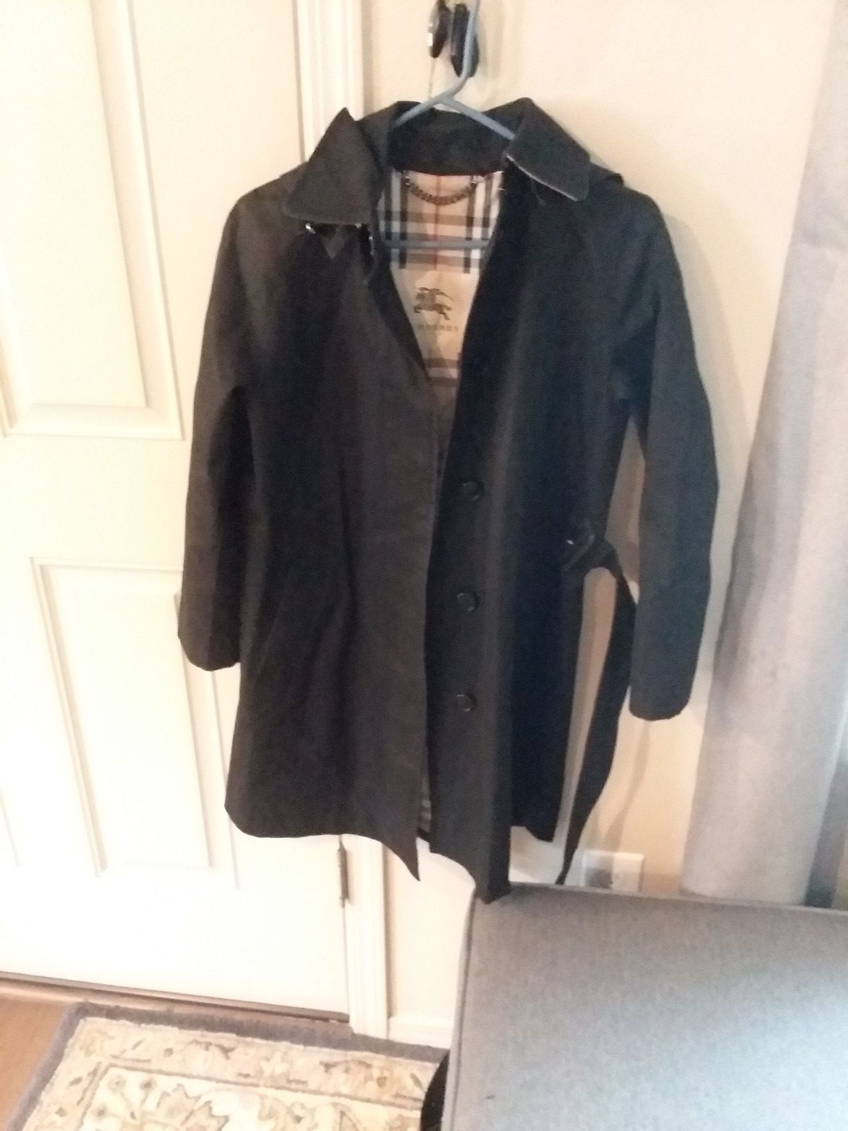 Burberry long coat,size4.no.lower offers.im.not going to answer .