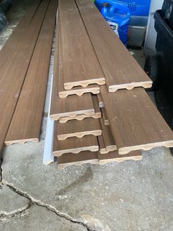 Trex brown wood grain boards