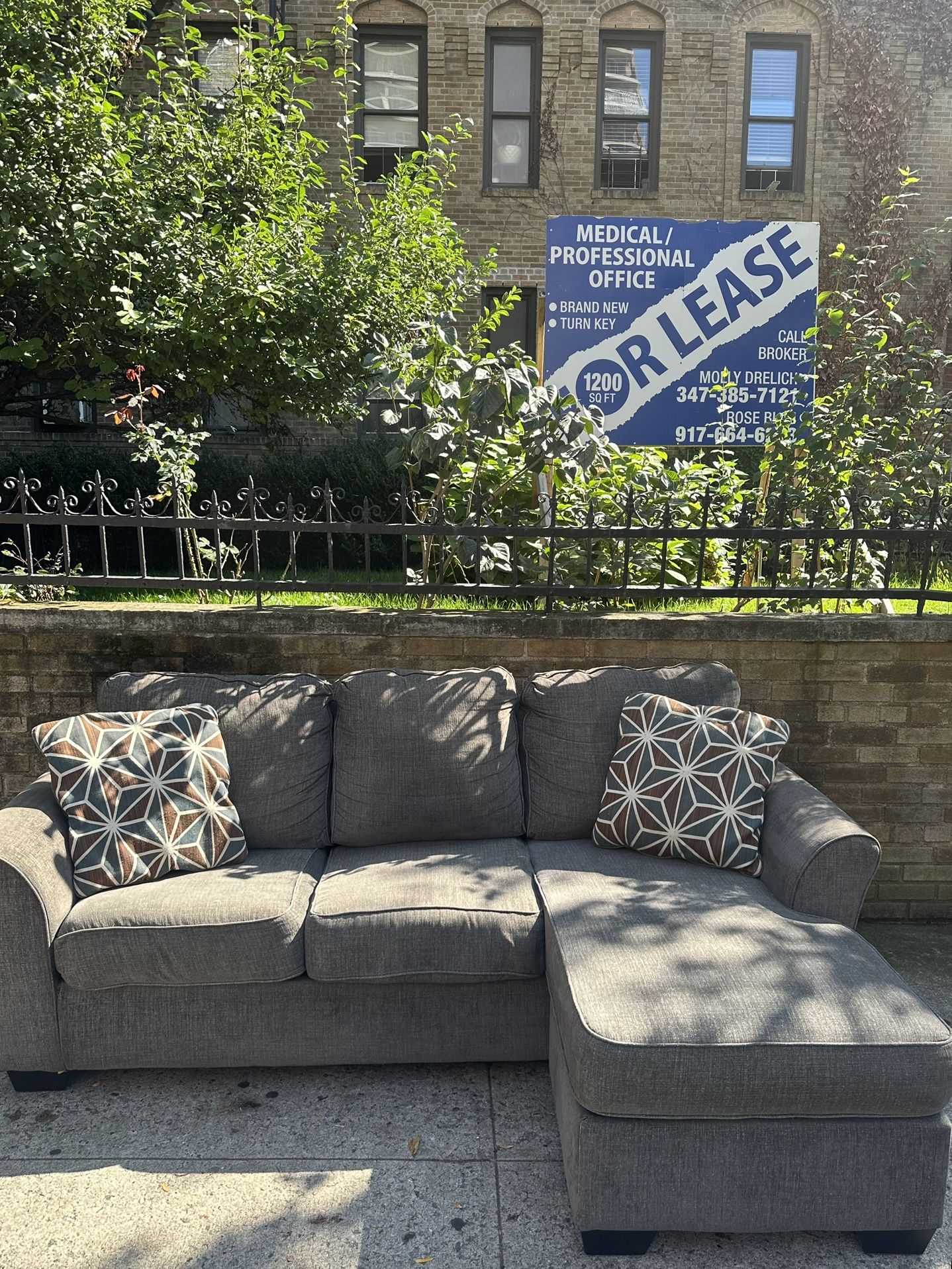 FREE DELIVERY (Reversible Sectional)