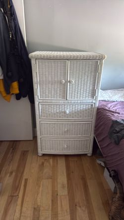 White Wicker/rattan  Chest with 3 drawers